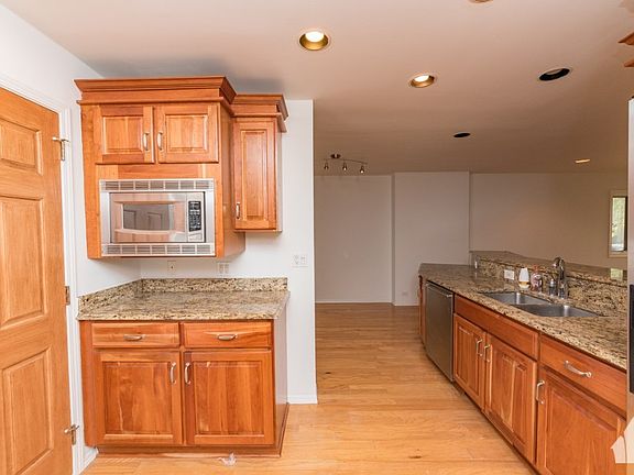 2nd image of 424 W Wellington Ave #1A
