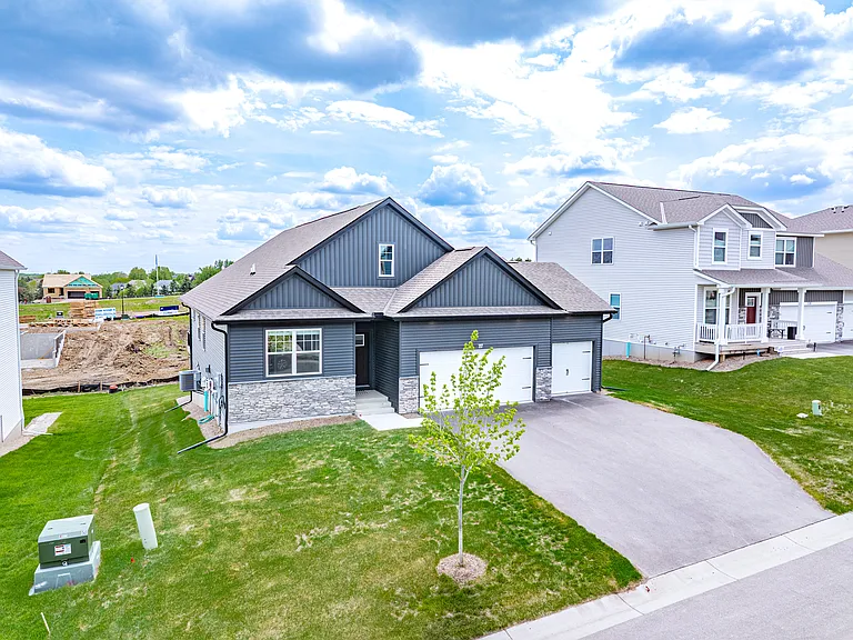 717 Winterberry Ln — Photo 59