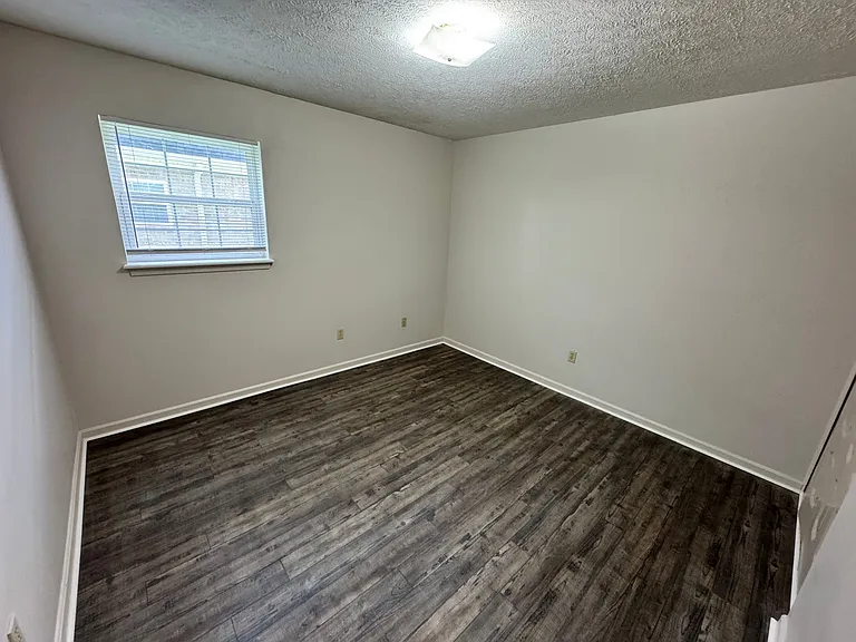7308 Six Mile Ln — Photo 10