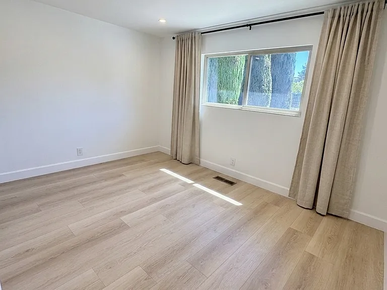 9887 Broadmoor Dr — Photo 12