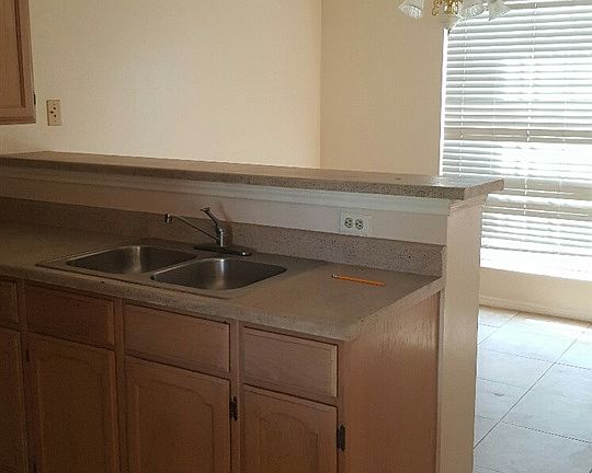 2nd image of 712 Royal Palm Dr