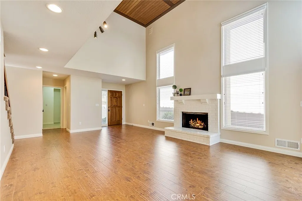 3 bed, 2518 sqft, $5,500 — Photo 4