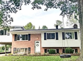 13 Hillcrest Blvd, Ballwin, MO 63021