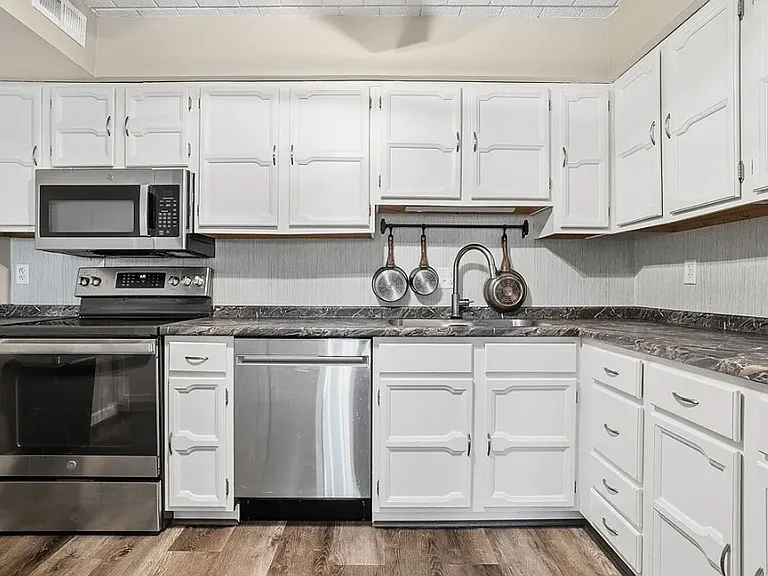 203 Piper Ln — Photo 5