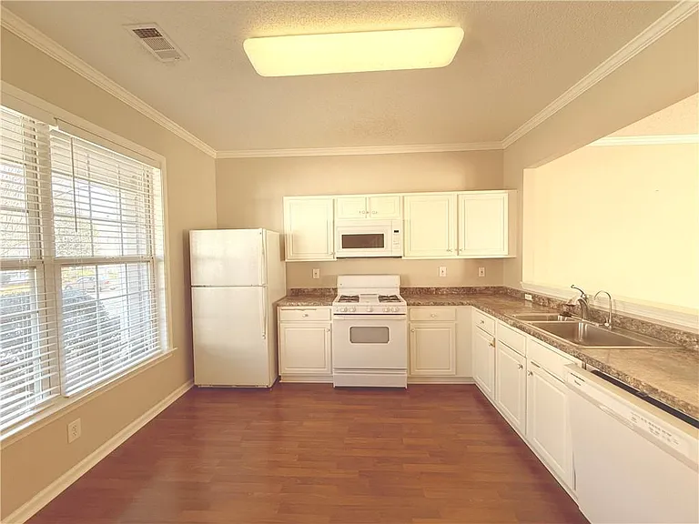 40 Highoak Dr NE — Photo 4