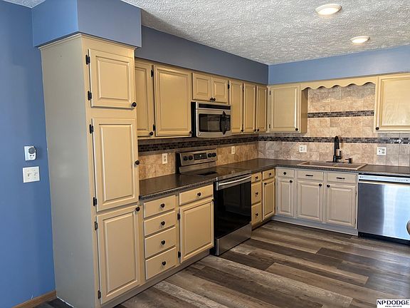 3rd image of 604 Laredo Rd