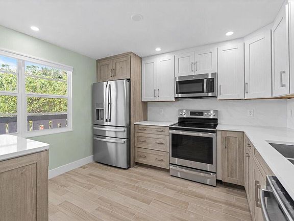 3rd image of 3502 BIMINI Lane #B2