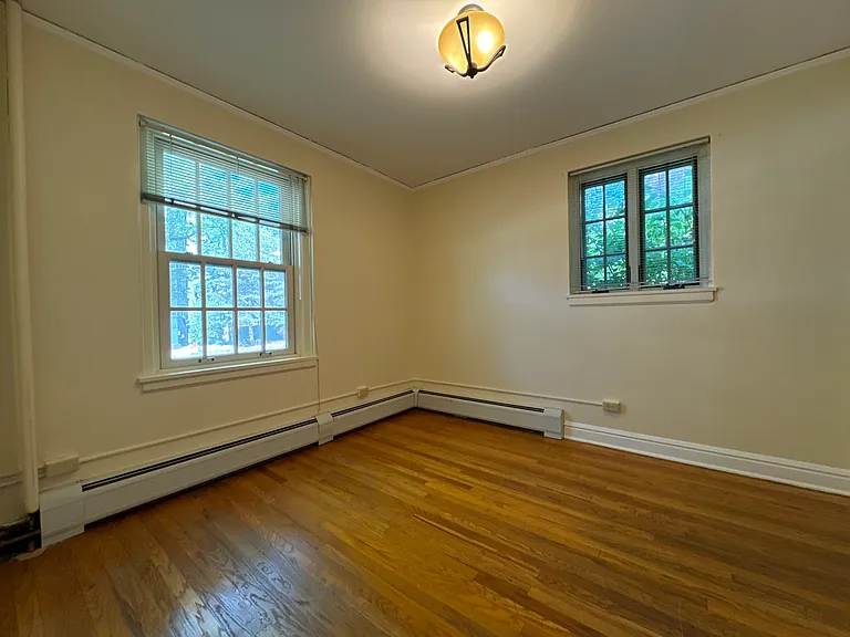 Chateau Apartments — Photo 38