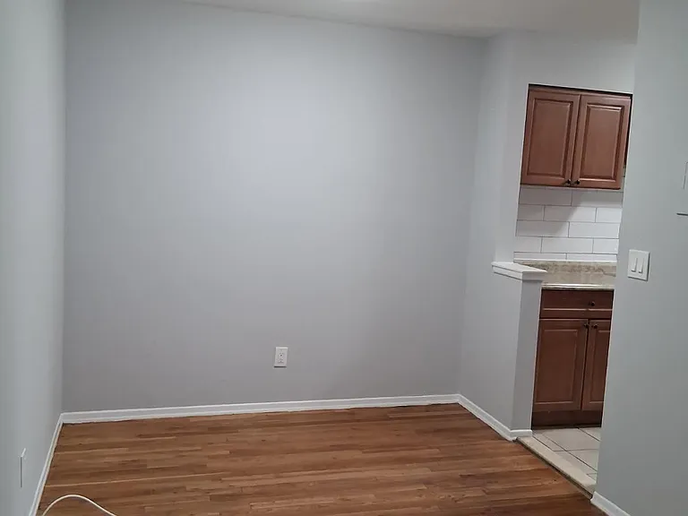 FAIRVIEW AVENUE APARTMENTS — Photo 17