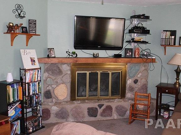 3rd image of 1423 E Valley Shore Dr