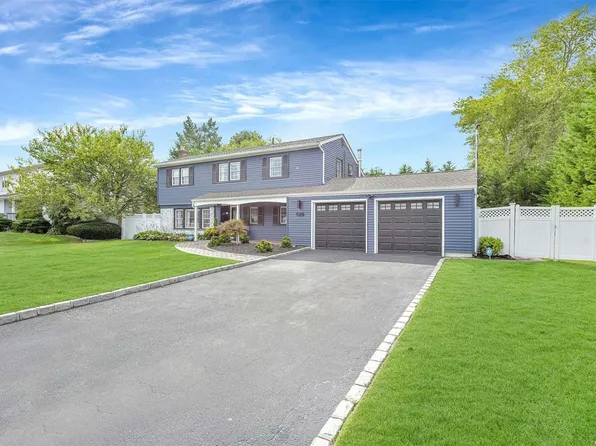 320 Glynn Street, North Babylon, NY 11703