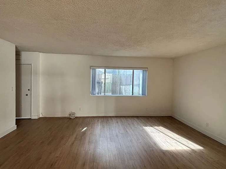 2439 Chelsea Pl — Photo 13