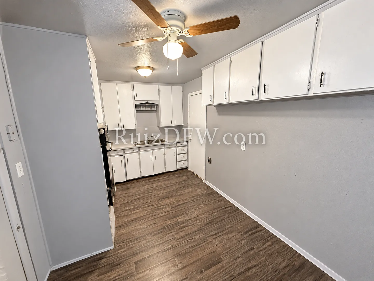 Rendon Area; Single-Family home sitting on One Acre of Land — Photo 4