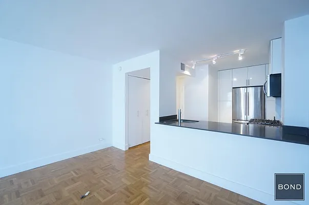 Rented by Bond New York | media 9