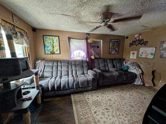 4th image of 1112 N Spring St