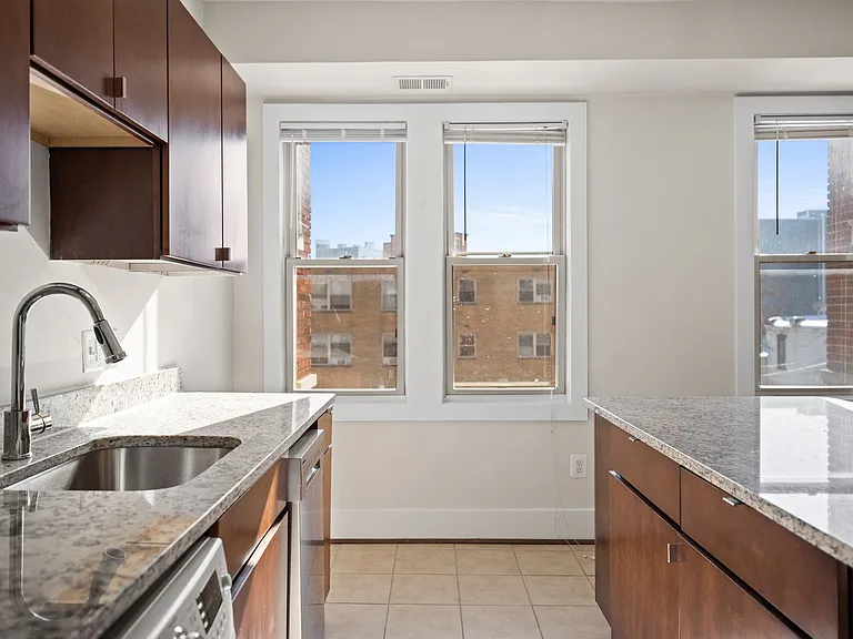 NEW QUIN APARTMENTS — Photo 13