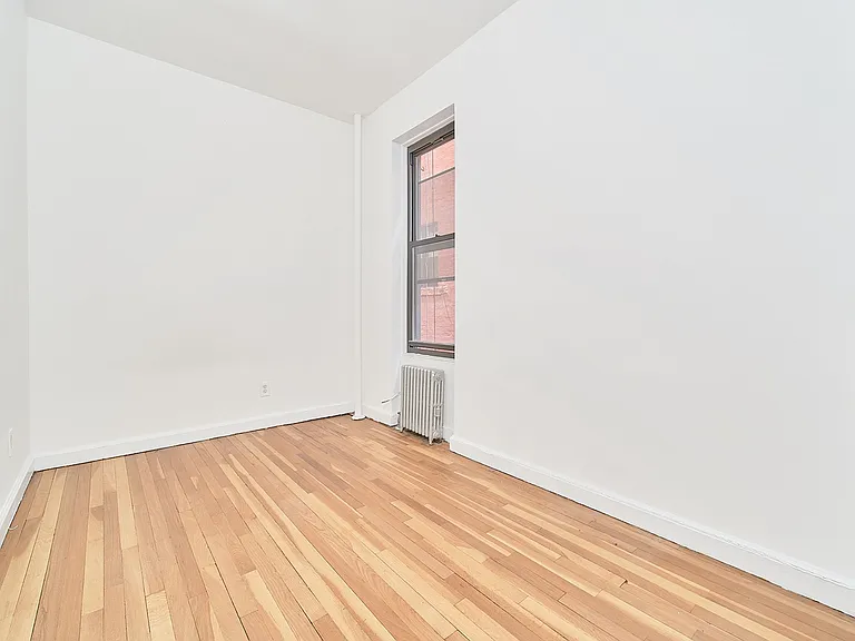 353 W 44th St #4A — Photo 4