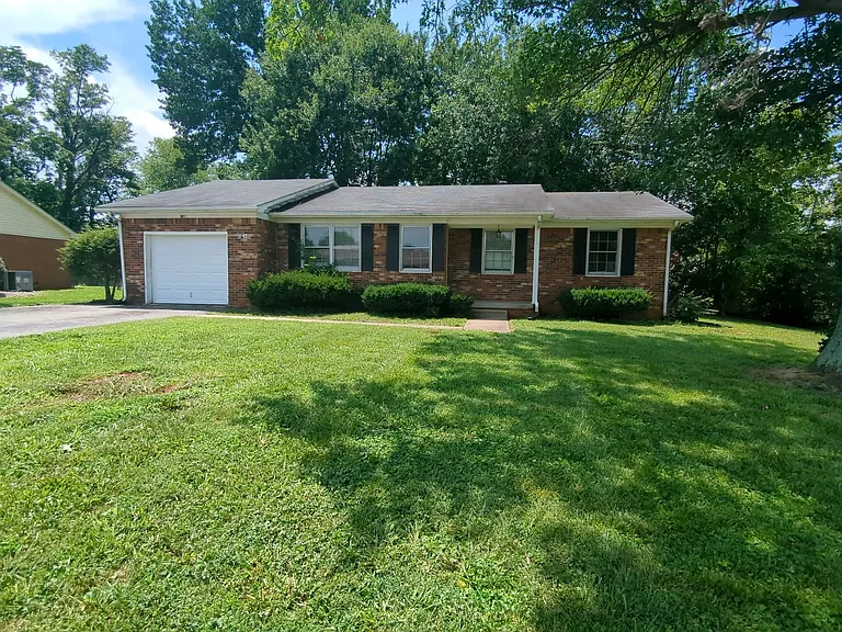 2517 Thoroughbred Dr — Photo 1