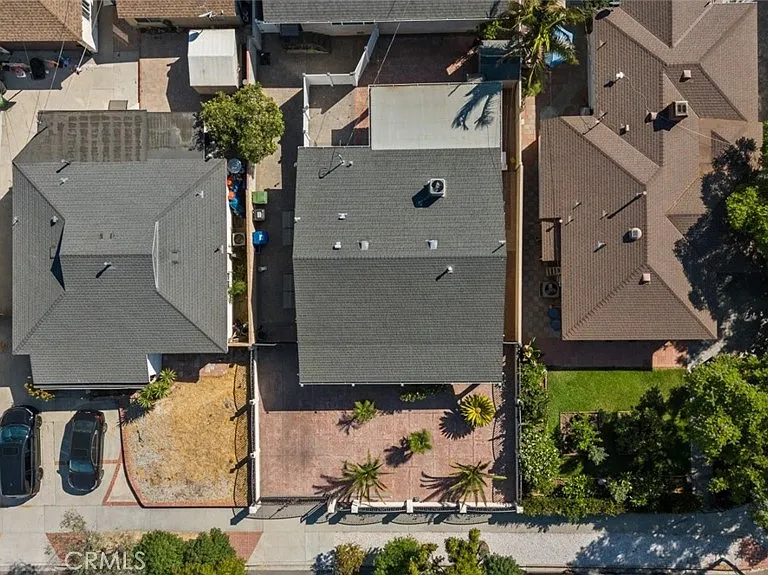 11252 Saticoy St — Photo 32