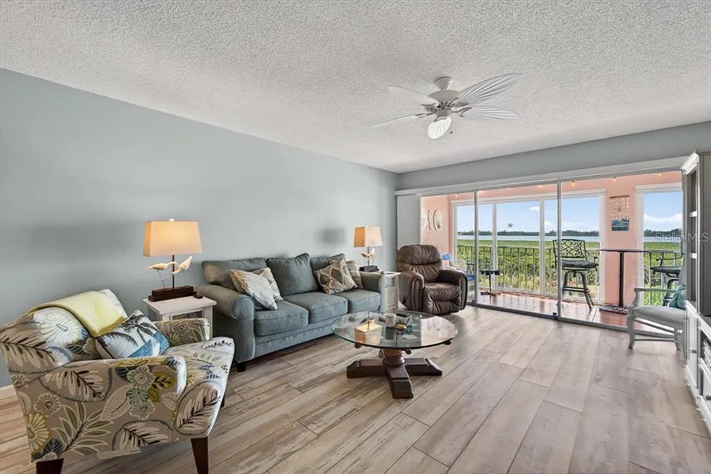 2 bed, 2.0 bath, 1486 sqft, $2,900 — Photo 4