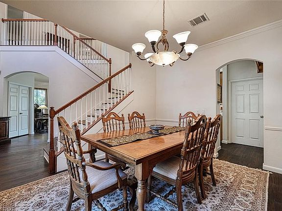 4th image of 3319 San Mateo Dr