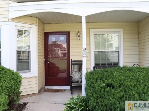 21 Powell Ct #34, Hightstown, NJ 08520