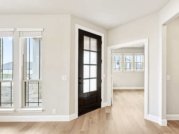 4th image of 2724 Railway St