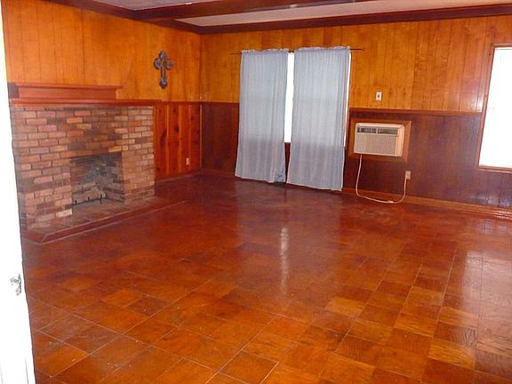 3rd image of 3213 Bennington Dr