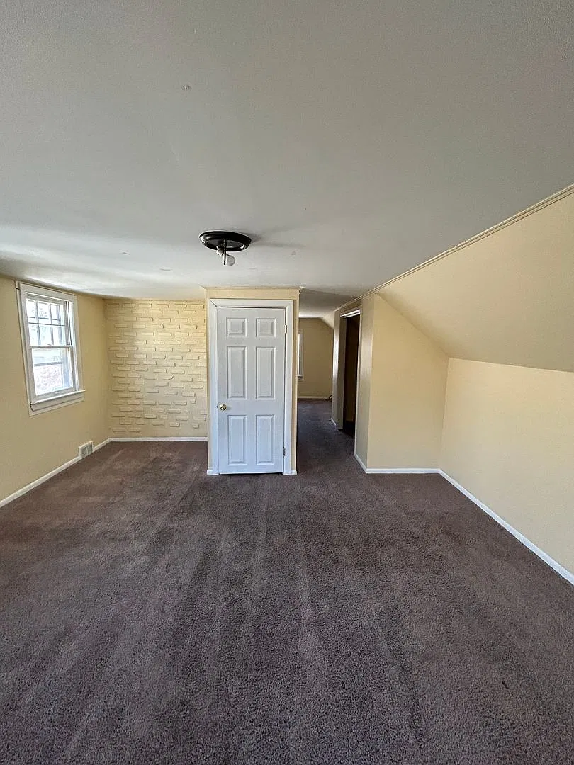 3 bedroom single family- Section 8 welcome — Photo 2