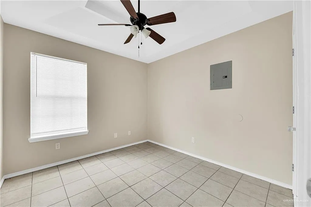 2 bed, 2.0 bath, 3804 sqft, $795 — Photo 3
