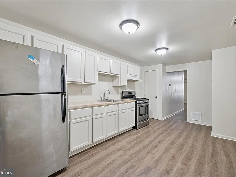 1016 Potter St — Photo 4