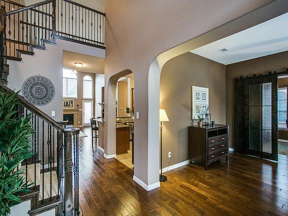 4th image of 7663 Ivanhoe Dr