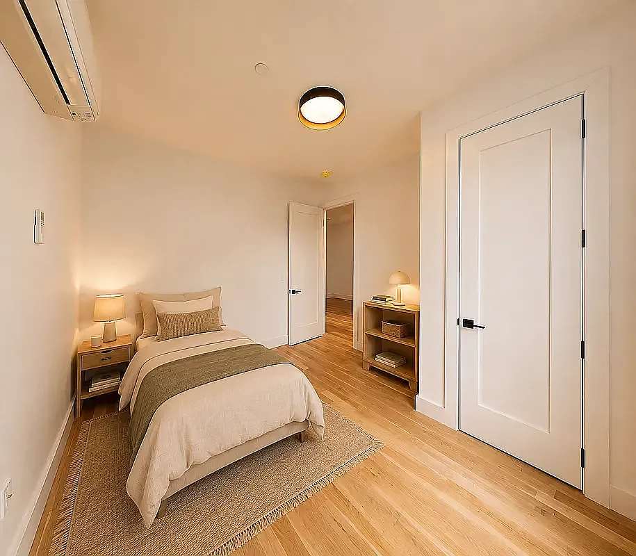 154 Scholes St — Photo 4