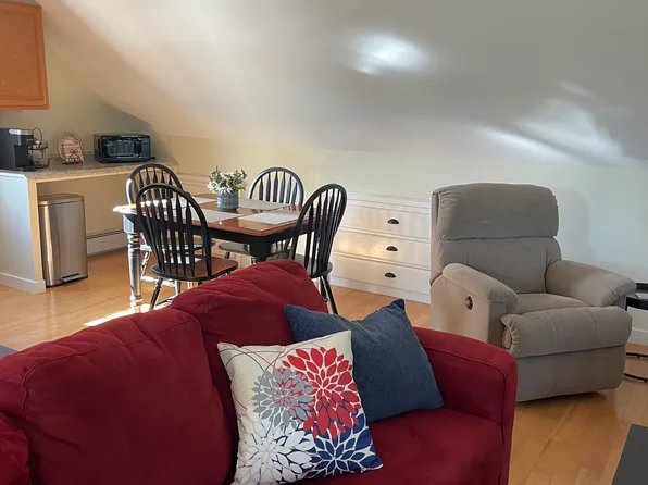 10 Jessica Dr #1, Bristol, RI 02809