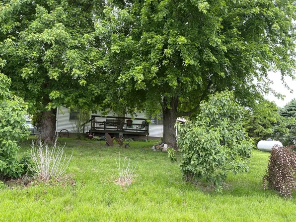 6163 Liberty Rd, Farmer City, IL 61842