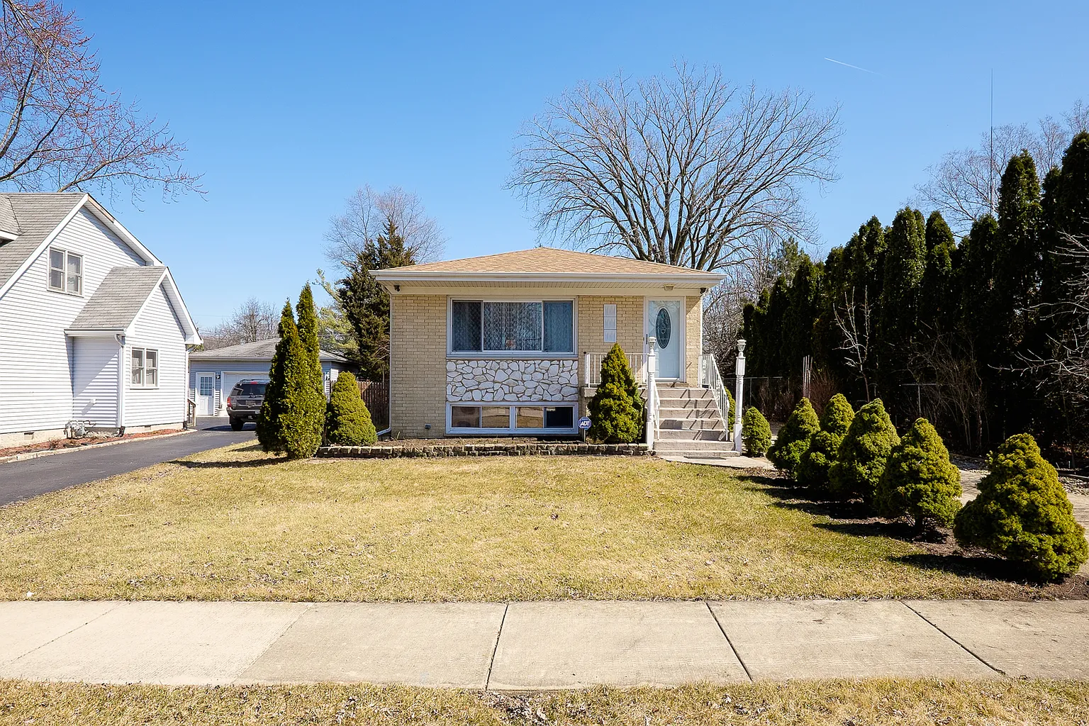 281 N La Londe Ave photo 1