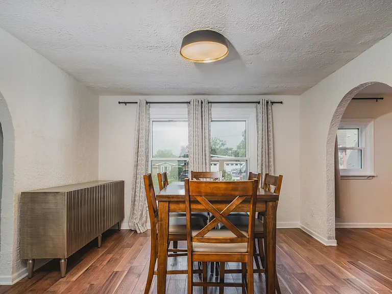 102nd Pl — Photo 12