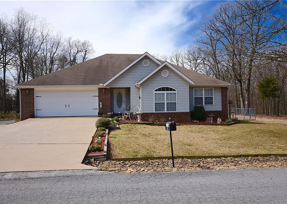 1st image of 5 Glencoe Ln