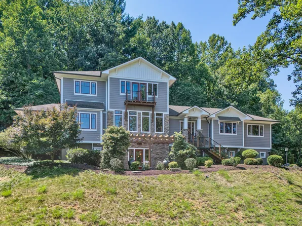 5651 Spring Meadow Dr, Roanoke, VA 24018