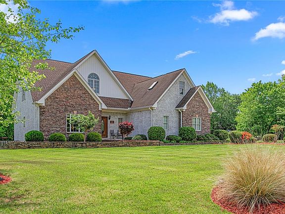 2nd image of 491 Hiatts Dr