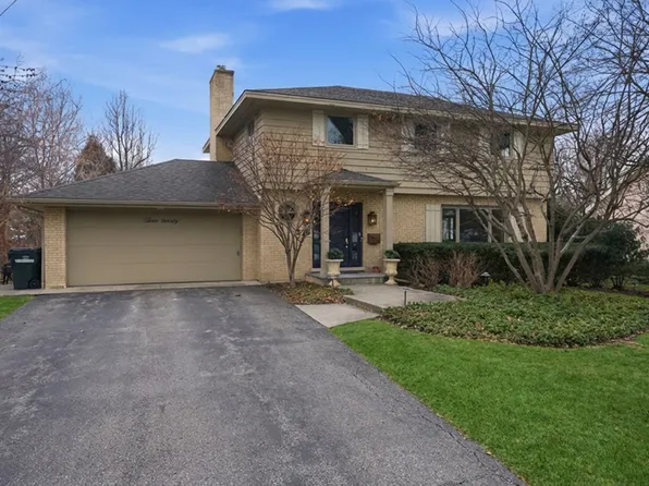 320 W Russell St, Barrington, IL 60010