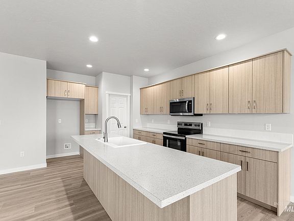 4th image of 2278 N Iditarod Ave