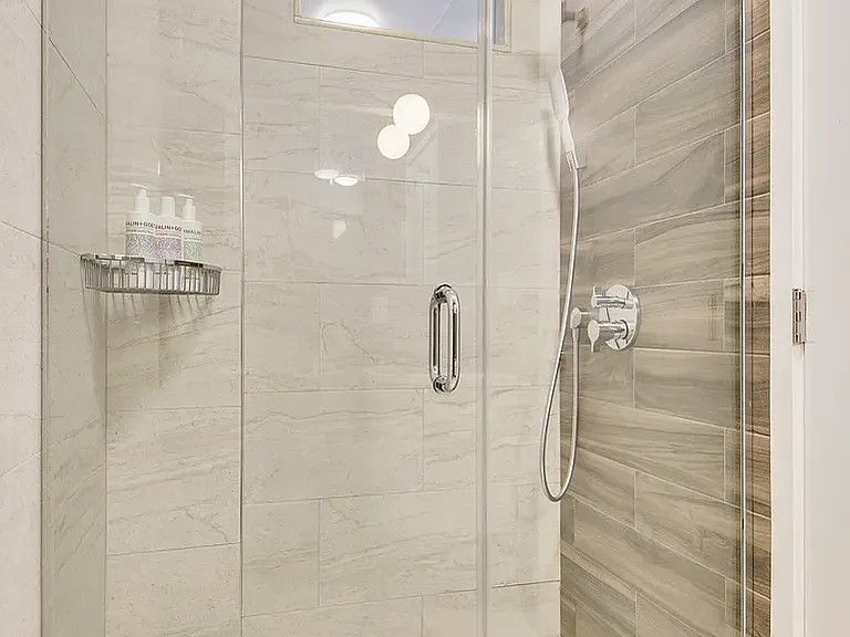 206 E 20th St #TOWNHOUSE — Photo 13