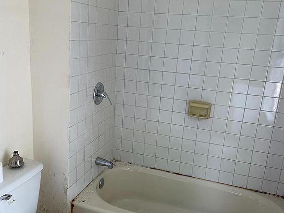 5th image of 1909 W Bristol St