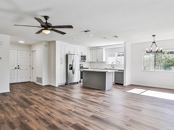 5th image of 2042 Santa Inez St