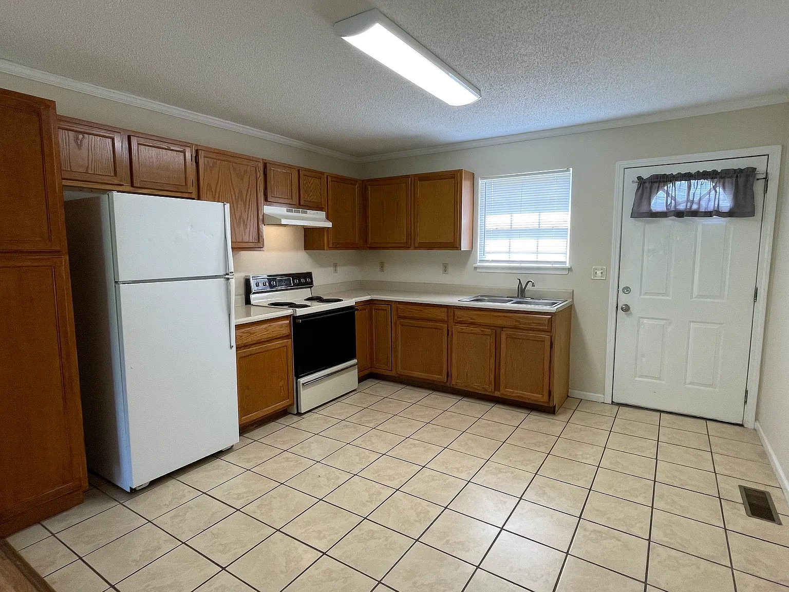2 bed, 1200 sqft, $1,350 — Photo 4