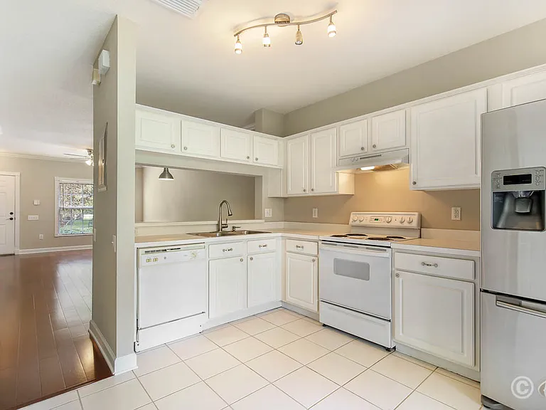2403 Lake Woodberry Cir — Photo 5