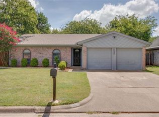 5828 Lalagray Ln, Haltom City, TX 76148