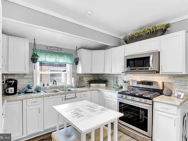 662 York St — Photo 10