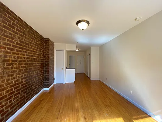 Rented by City Connections Realty | media 16